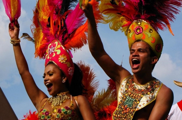 Dancers in the Desfile de Silleteros 