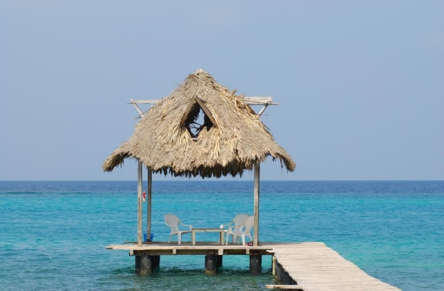 The perfect place to relax on the sidelines or swim in the crystal clear water: Islas del Rosario. 