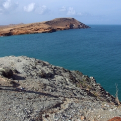 Mirando hacia el mar en el Cabo de la Vela